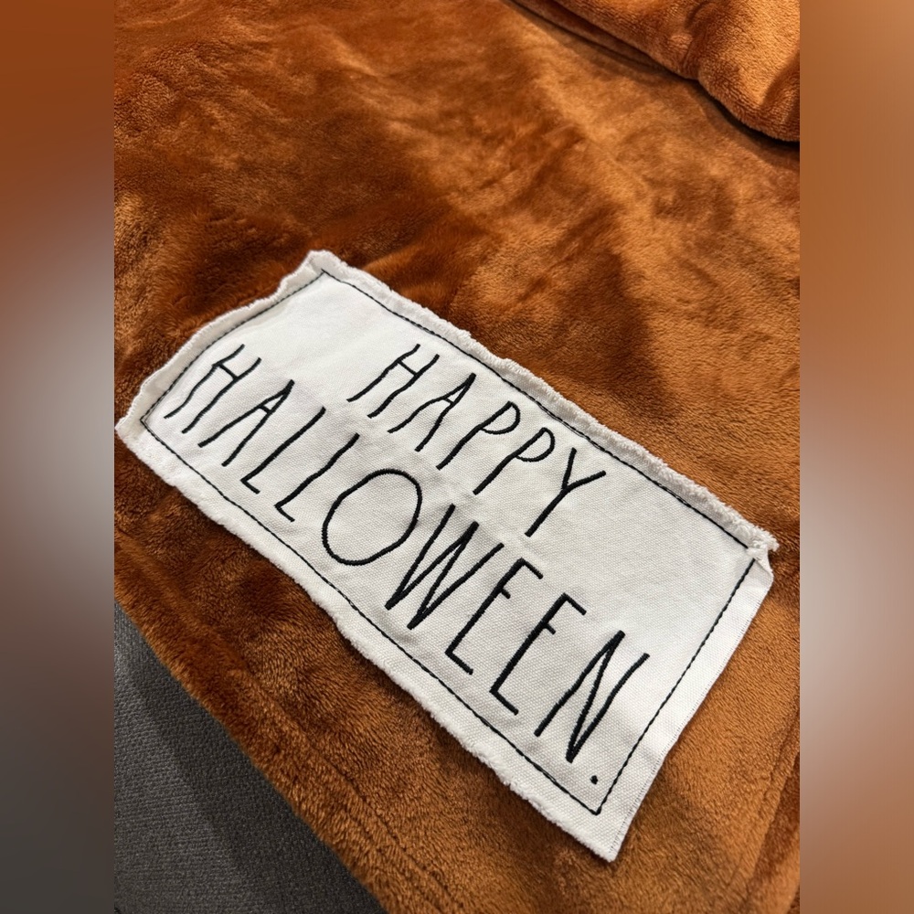 Rae Dunn HAPPY HALLOWEEN Plush Throw
Blanket with Patch 50"x60"